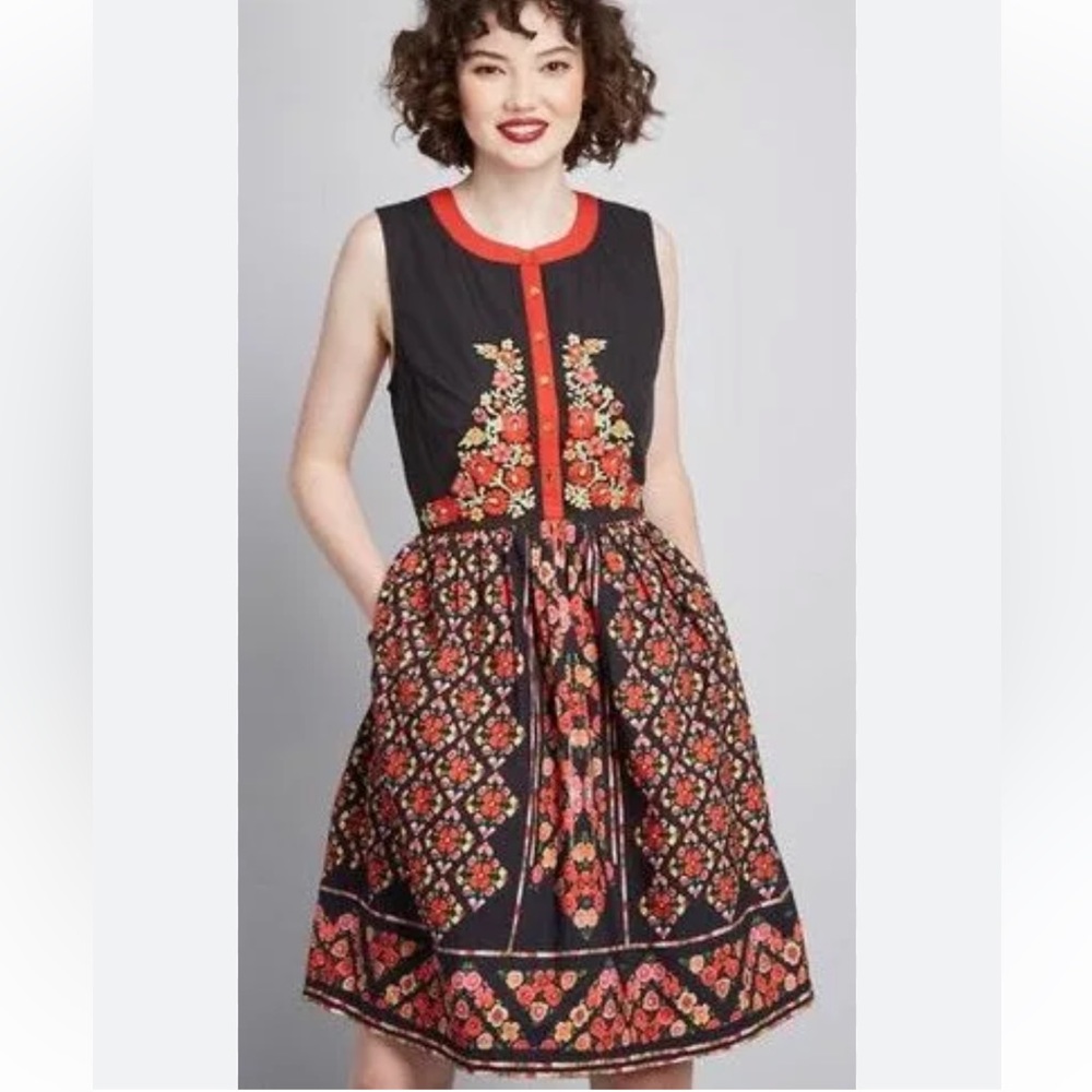 ModCloth A Conversation Masterpiece Red Black size 1x